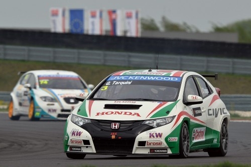 Tom Coronel ijzersterk naar P5, Honda pakt 1,2,3 op Slovakia Ring + UITSLAG